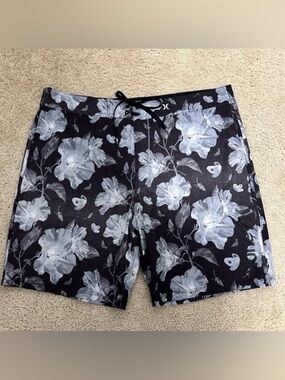 Hurley Phantom Men’s‎ Boardshorts Swim Trunks Size 38 in Gray& Black Floral EUC